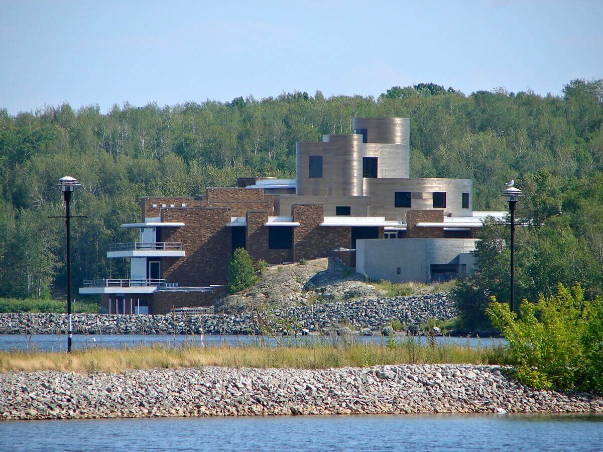 World's Biggest Houses