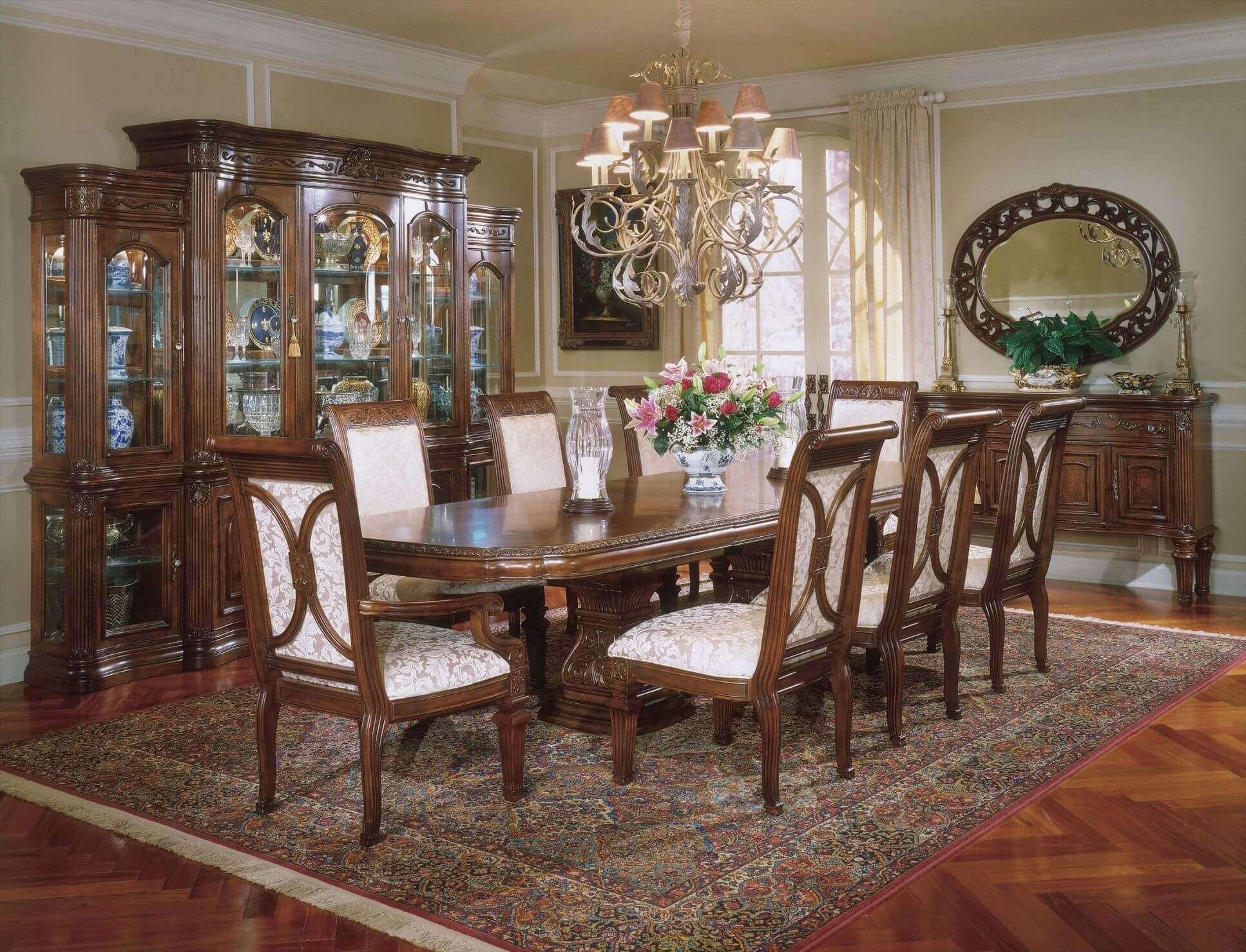 traditional dinning room