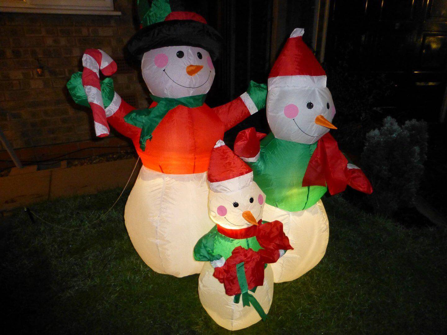 A couple of inflatable snowmen standing on top of each other
