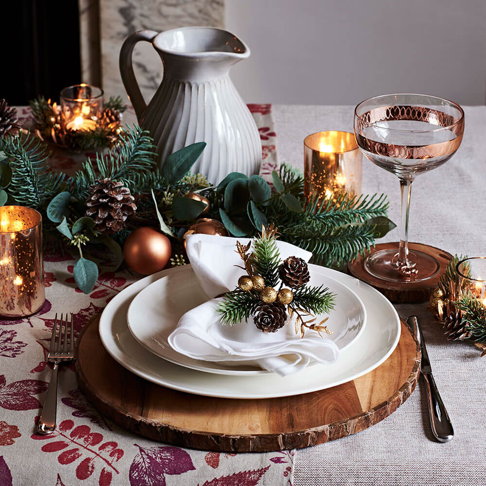 Merry Dining Table Decor Concepts