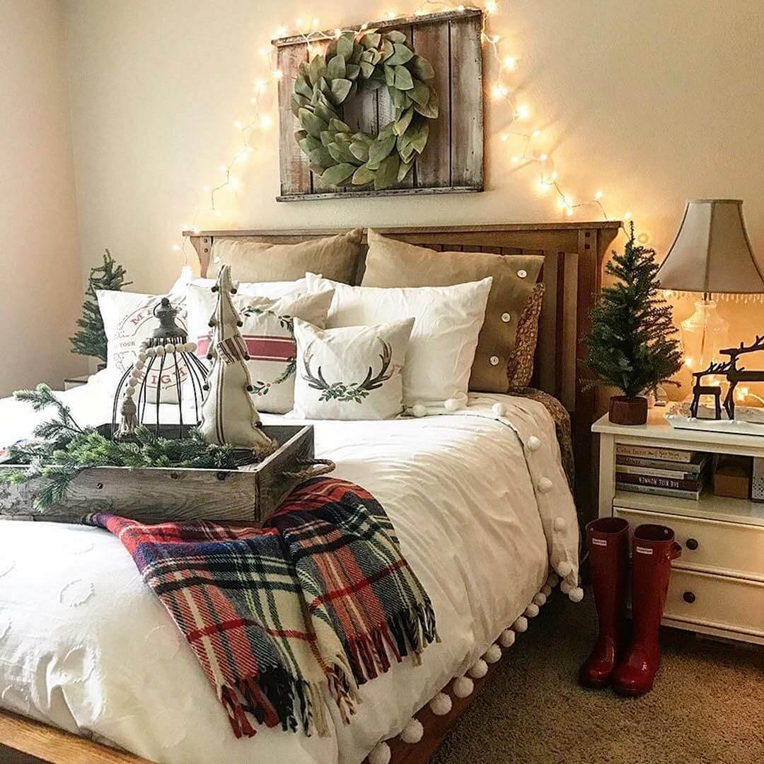 Yuletide bedroom decor