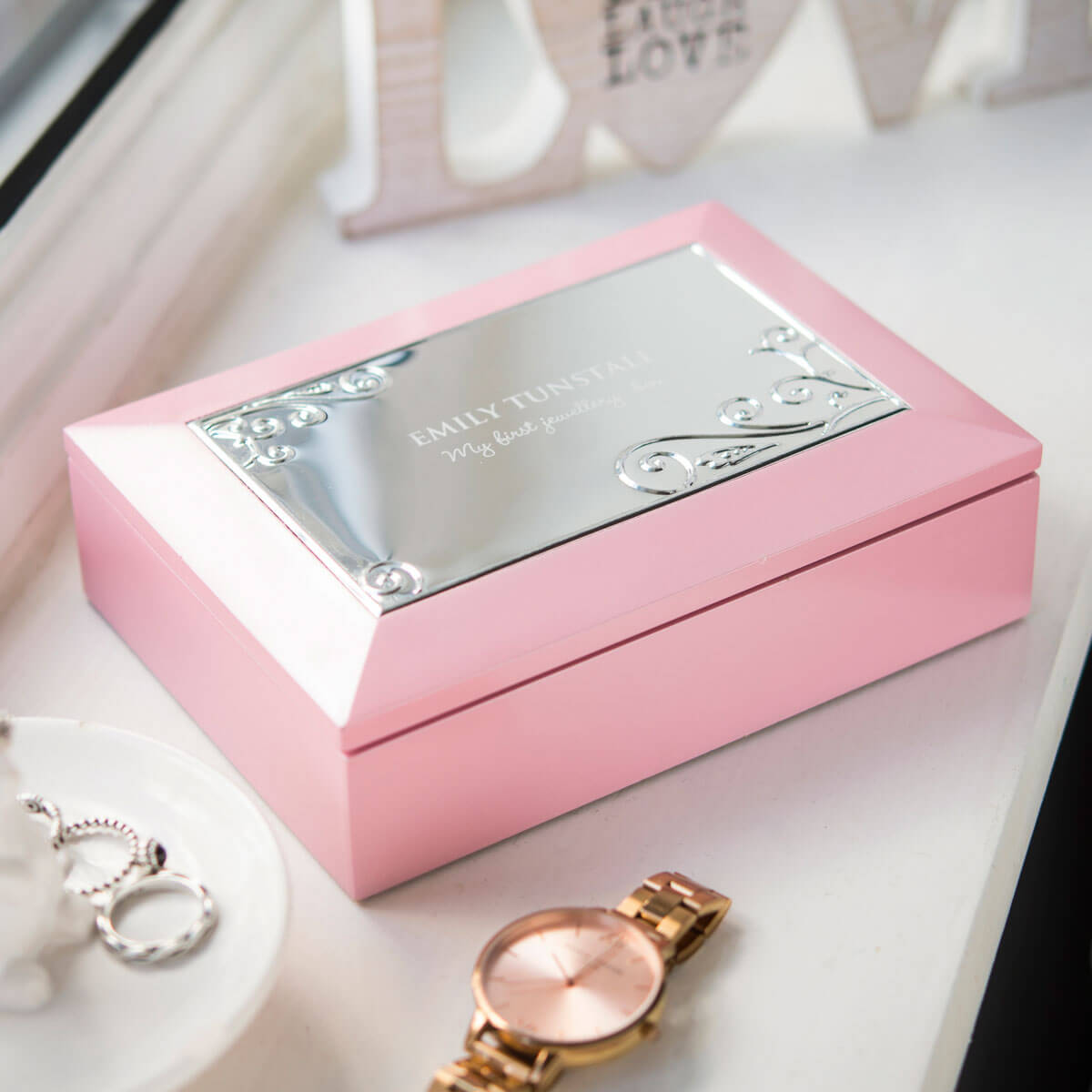 gifts for girlfriend on valentine's day:A pink jewelry box sitting on top of a table
