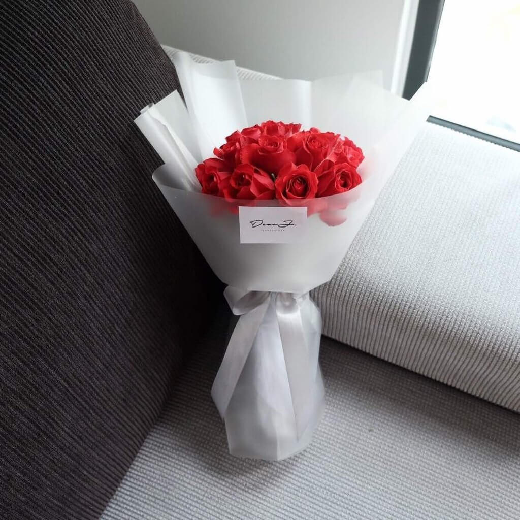 Red Roses Bouquet gifts for girlfriend on valentine's day