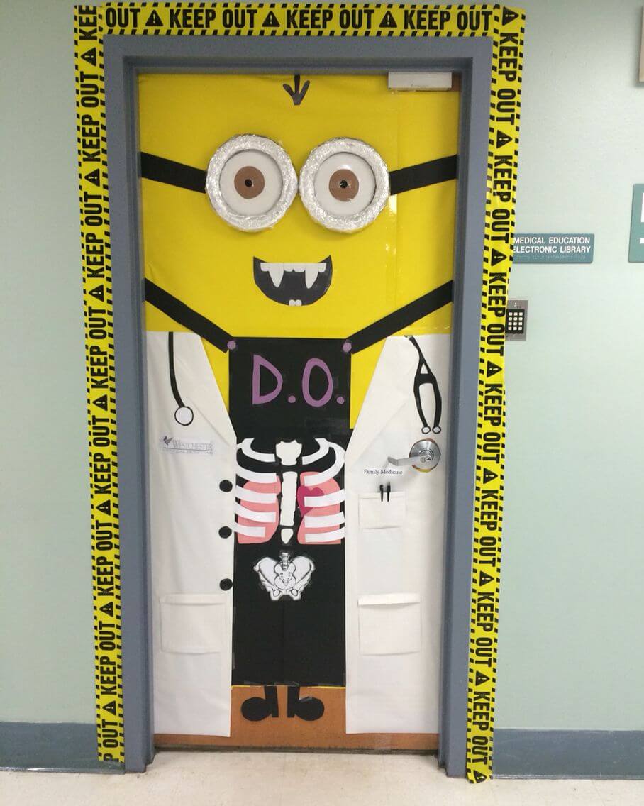 Halloween Door Decorations: Minionampire