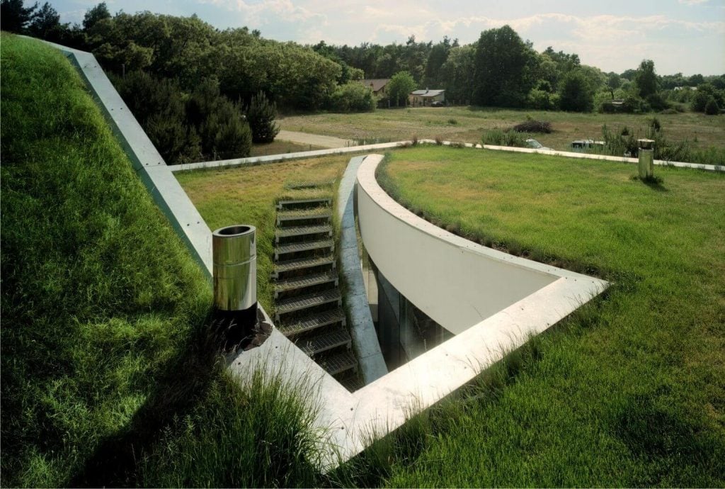 Underground Outrace House