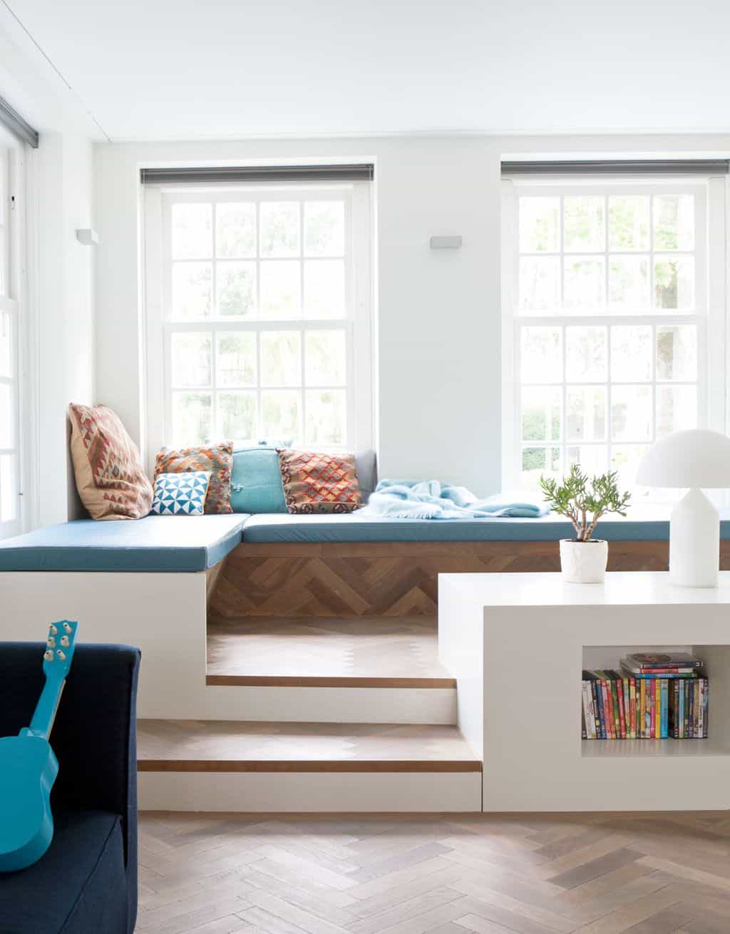 A living room filled with furniture and a window seat
