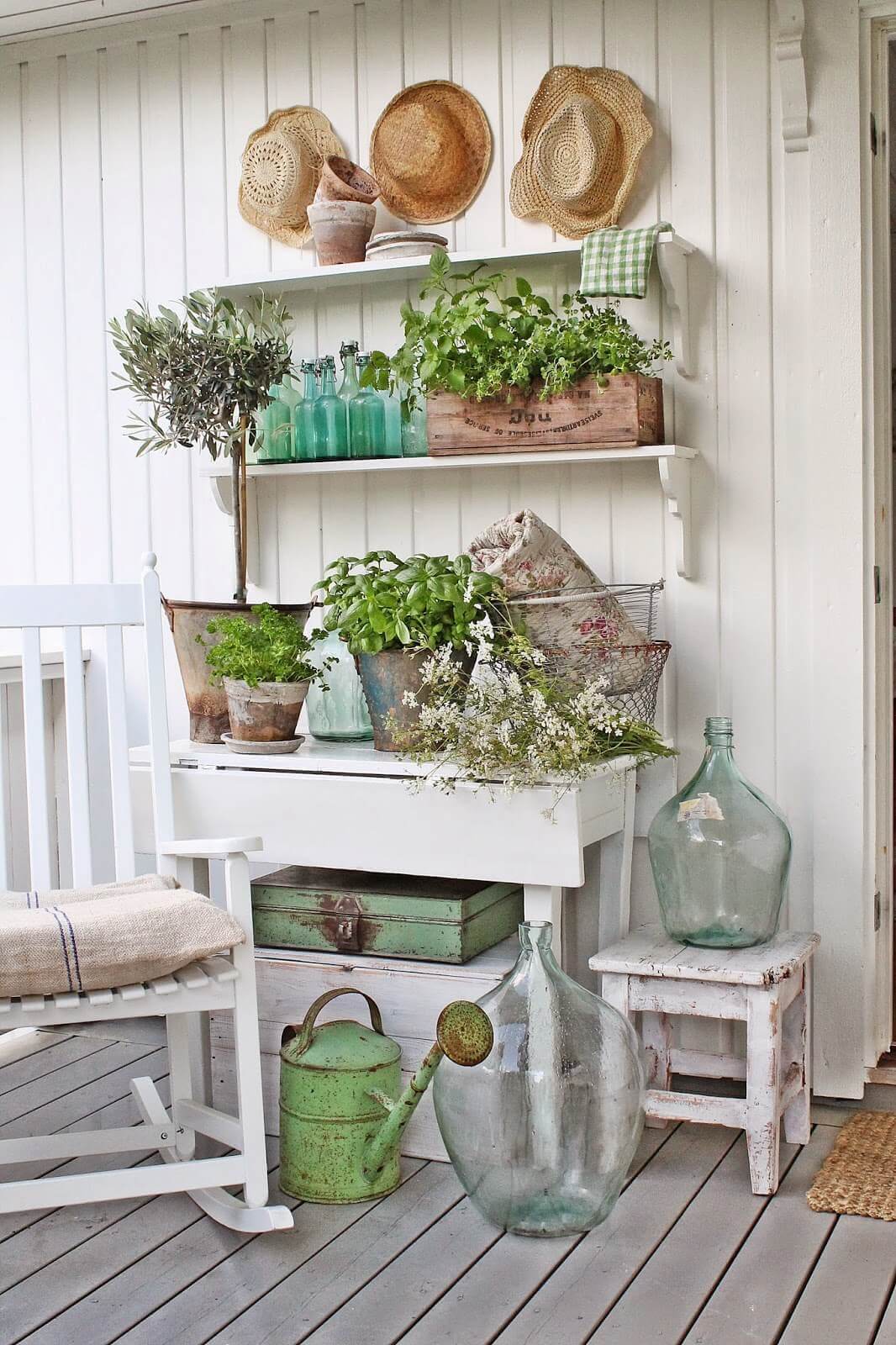 Miniature Shelves To Maximize Patio