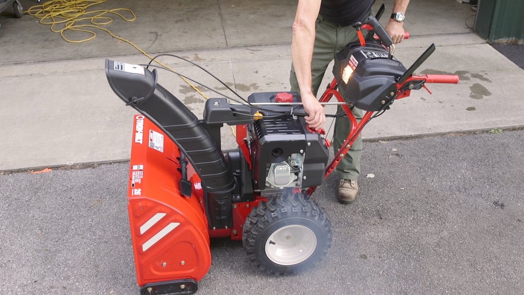 Maintenance of electric snow blowers 