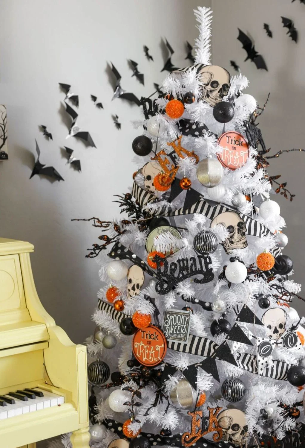 A decorated christmas tree with black and white decorations
