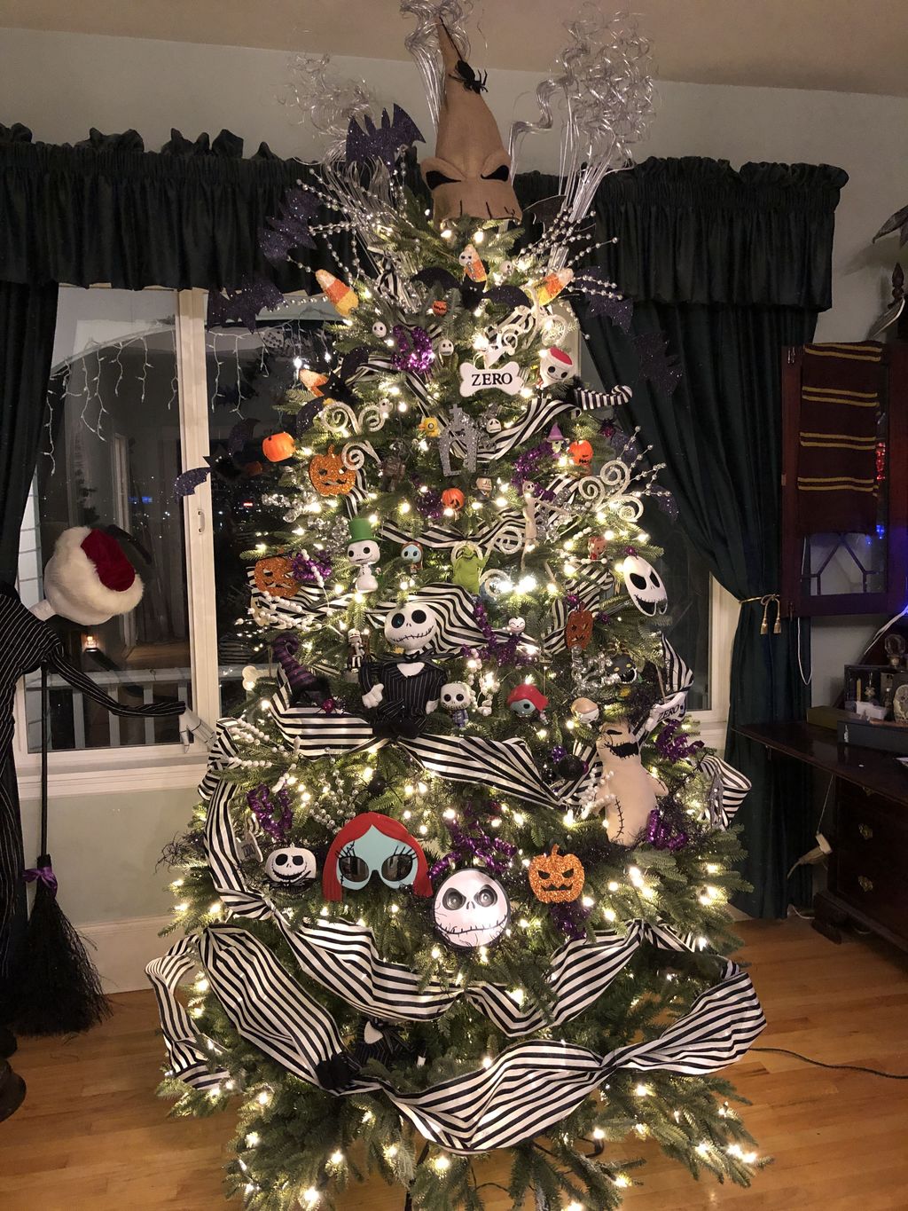 Dark-themed Christmas Tree