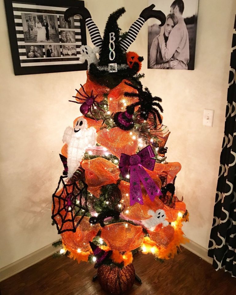 Best Halloween Christmas Tree Decoration Ideas of 2024 - Architectures ...