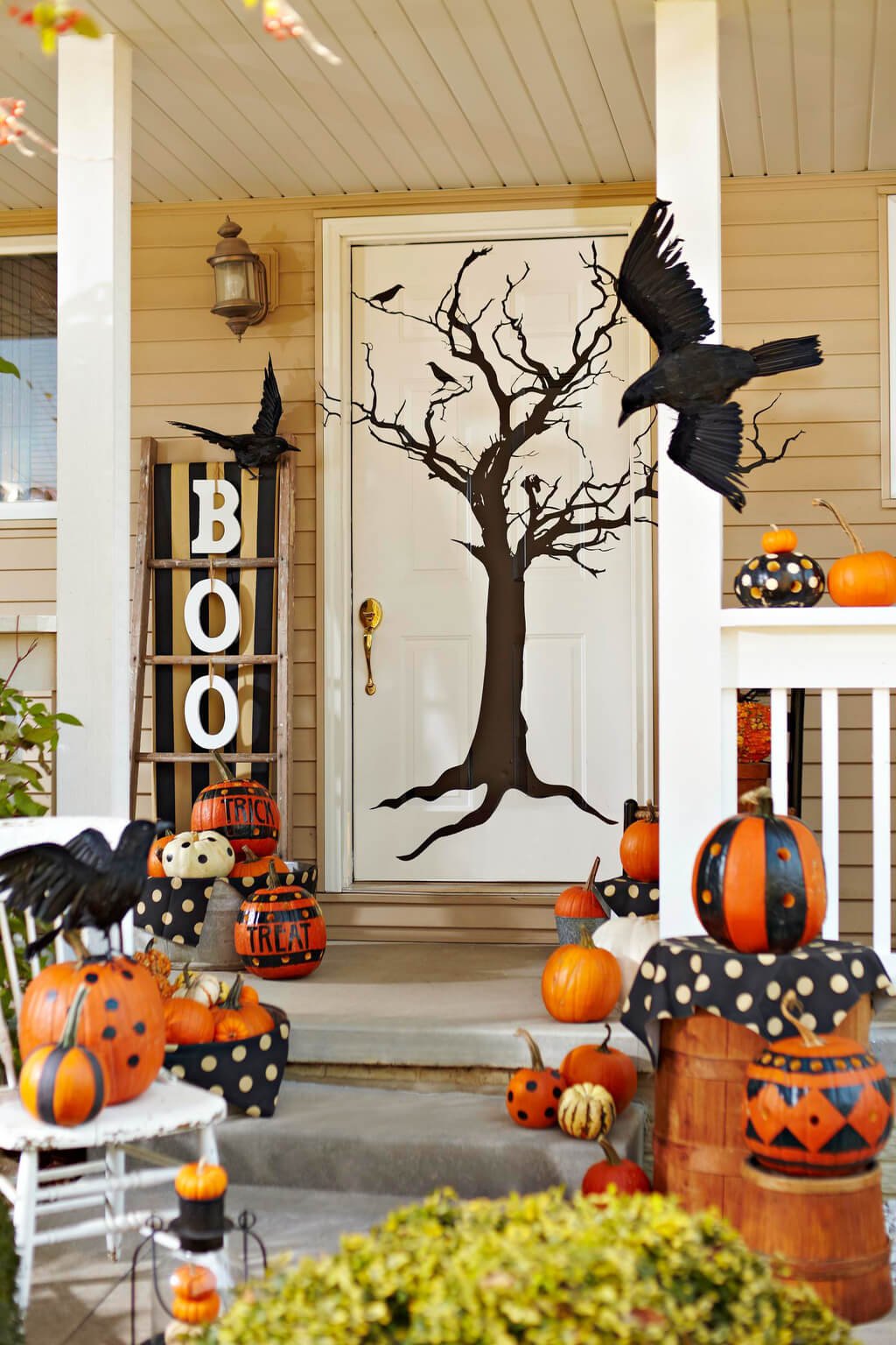 Front Porch Halloween orange decor idea 