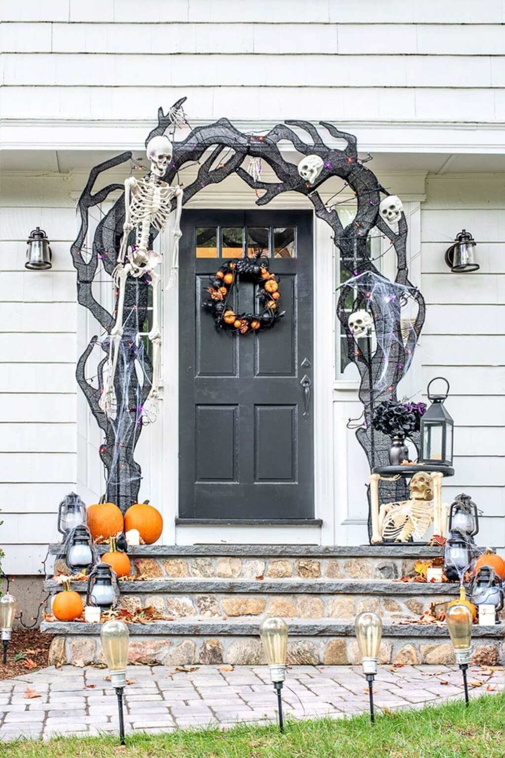 spooky Front Porch Halloween decor 