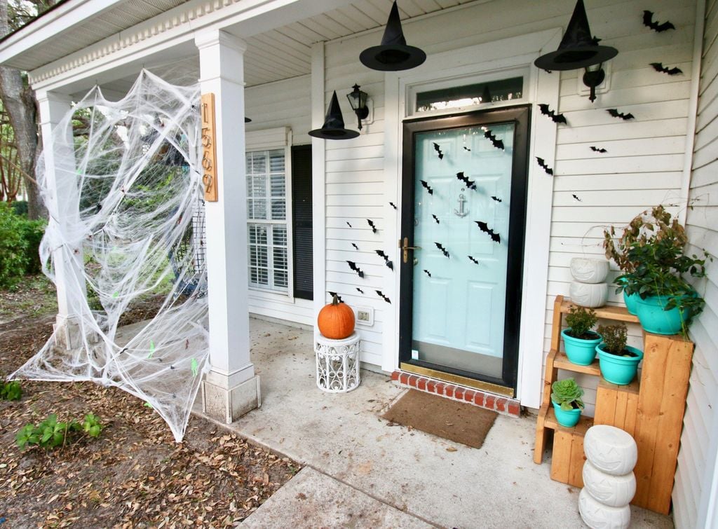 spooky Front Porch Hallowee white decor