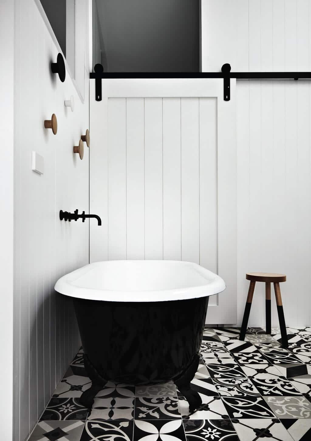 Vintage Black & White flooring design for bathroom
