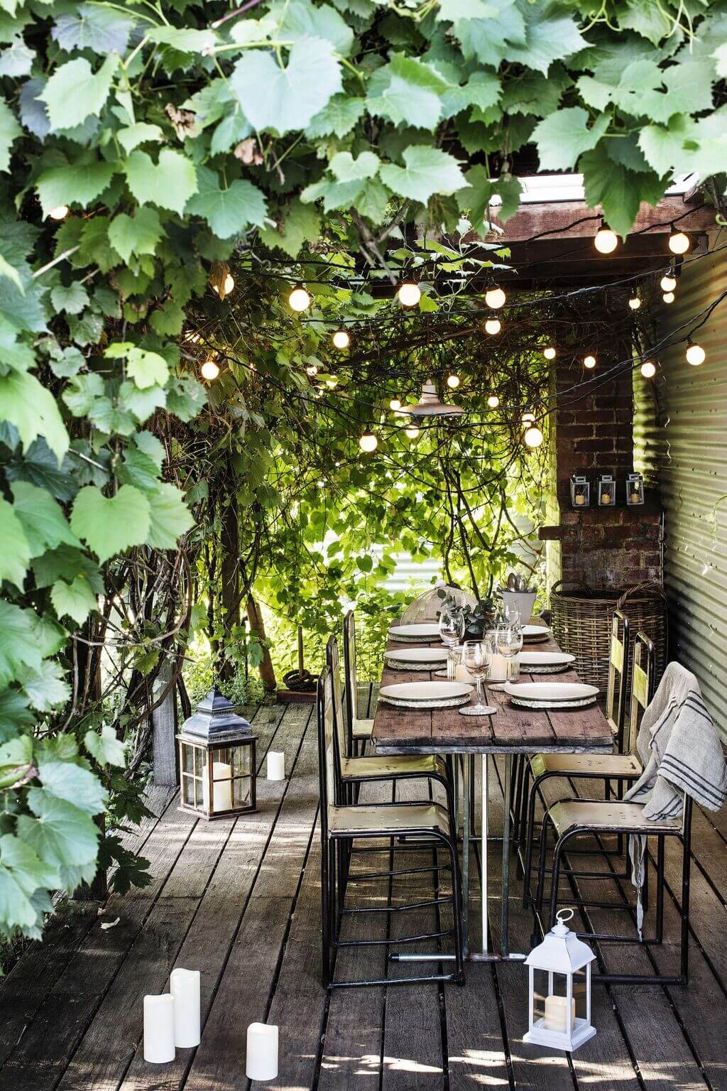 Outdoor Dining Area contemporary garden