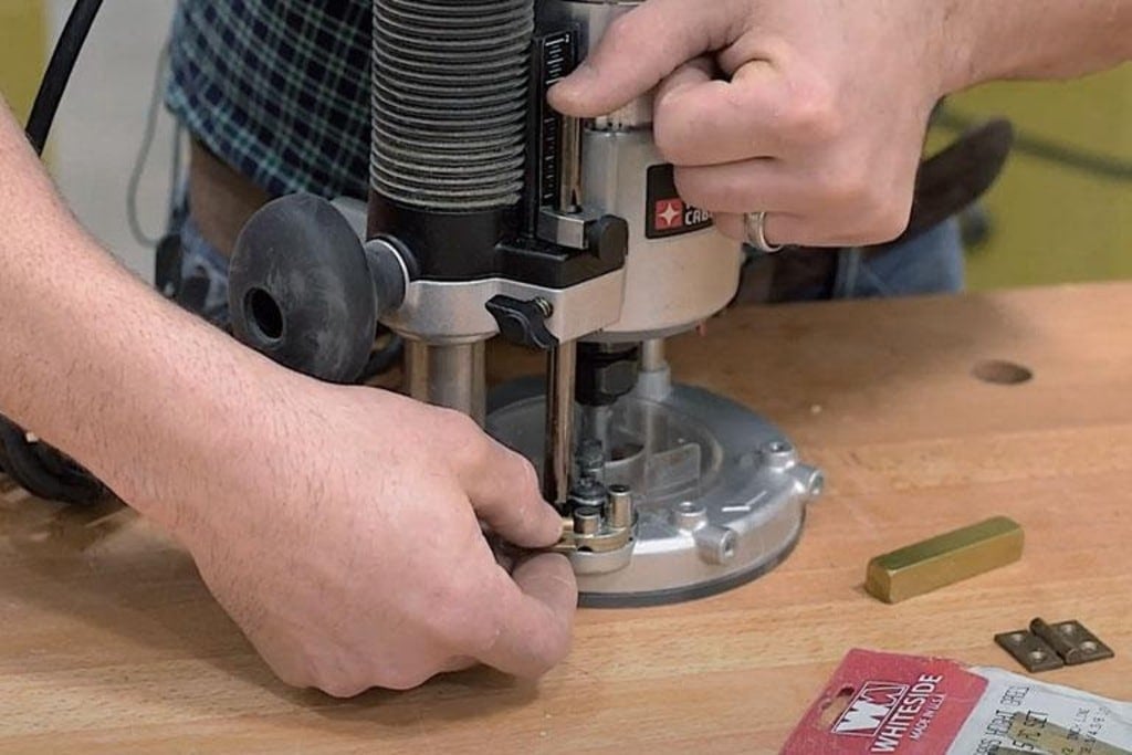 Set the Depth on a Plunge Router