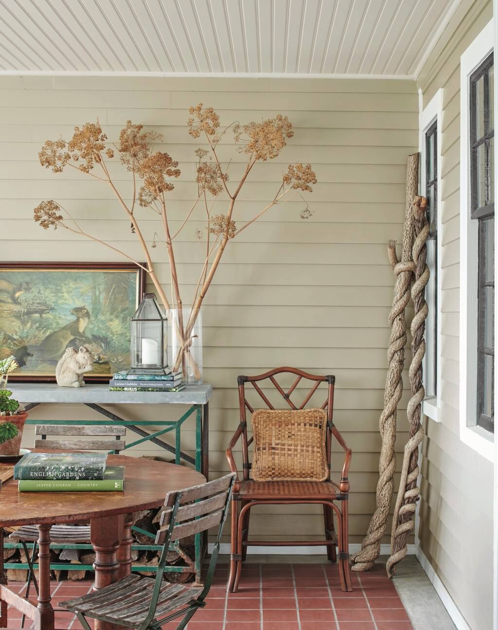 A room with a table, chairs and a painting on the wall
