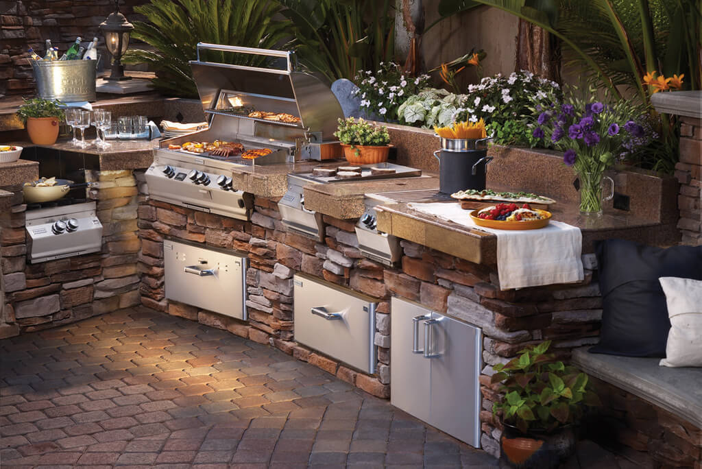 Decor Ideas for Your Outdoor Kitchen