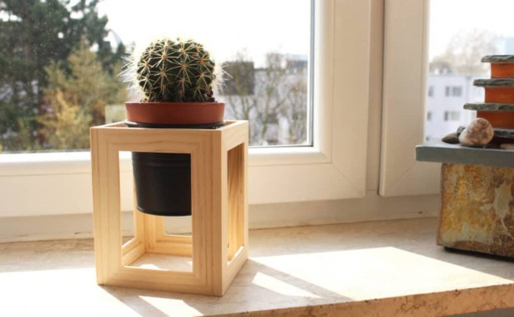 Tiny Desk Plant Stand