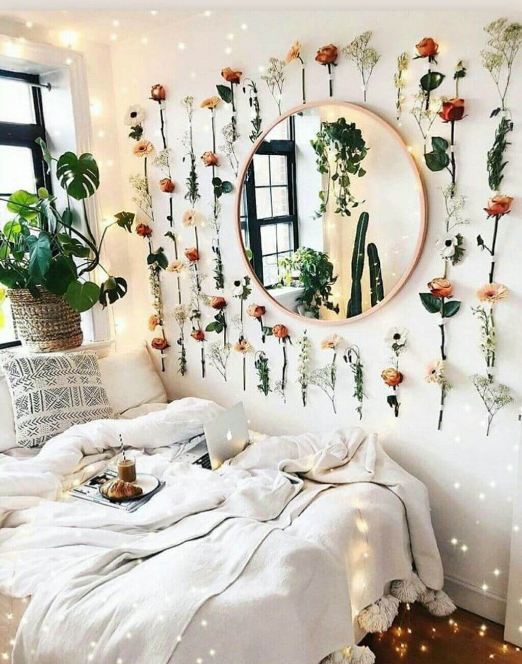 DIY Aesthetic Room Decor Using Flower Wall