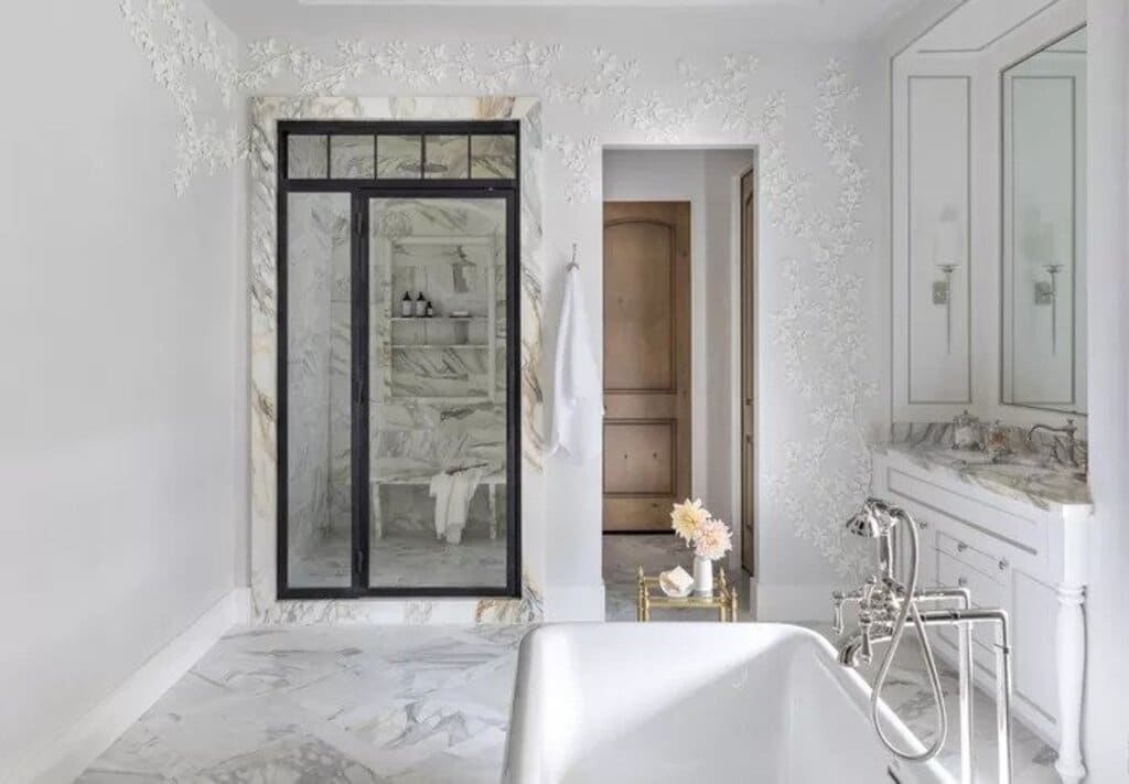 A bath room with a bath tub a sink and a mirror
