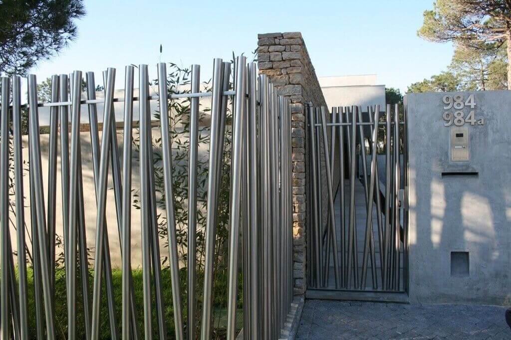Exceptional Main Gate Design