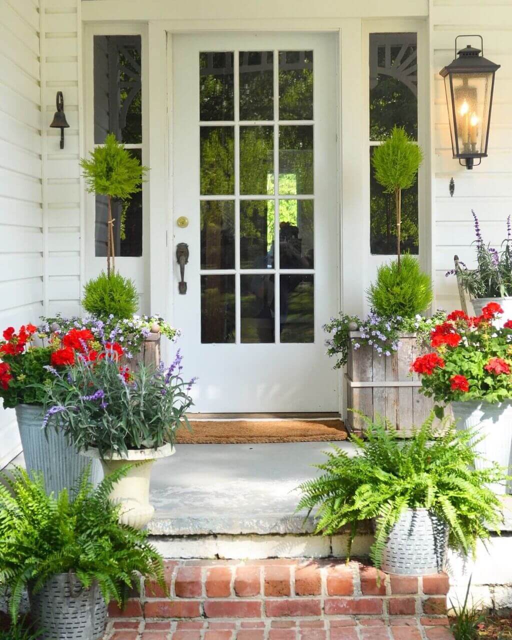 18 Farmhouse Front Door Ideas to Spruce Up Your Home - Architectures Ideas