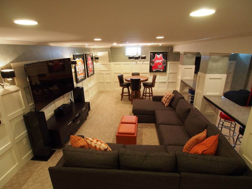 A living room filled with furniture and a flat screen tv
