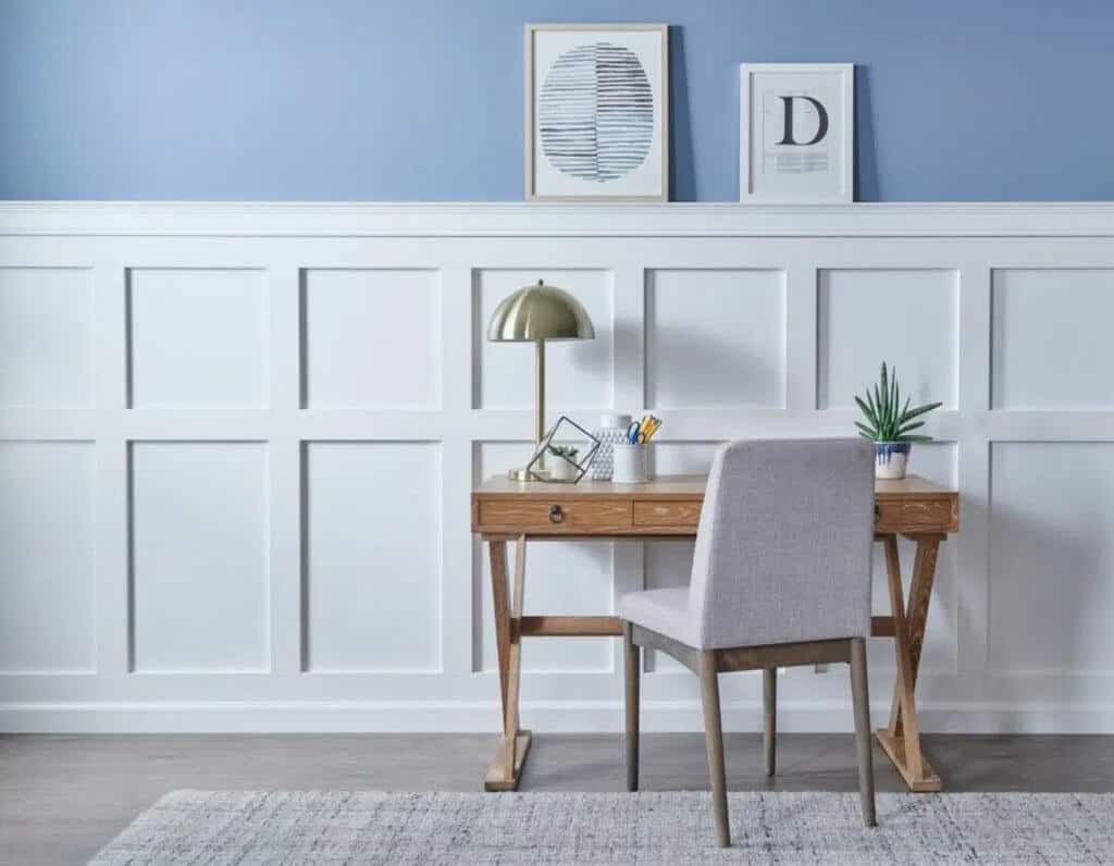 A desk with a chair and a lamp in a room
