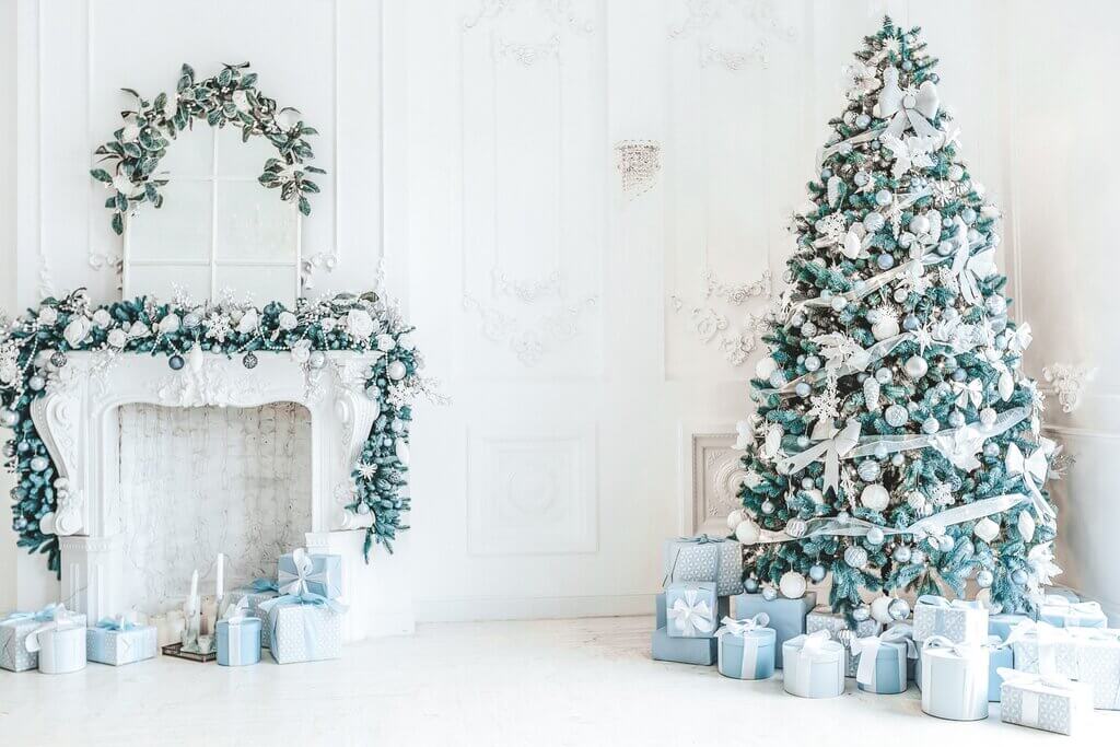 cey Blue and White Christmas Tree