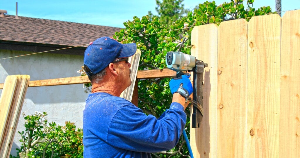 What Are the Qualifications of a Good Fencing Contractor