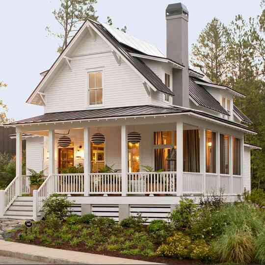 Cozy Cottage Style Porch Railing