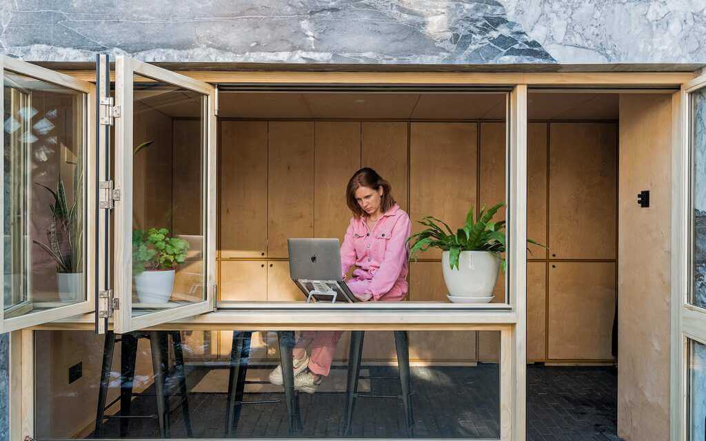 Turning Your Shed into an Office : Get Creative with the Décor