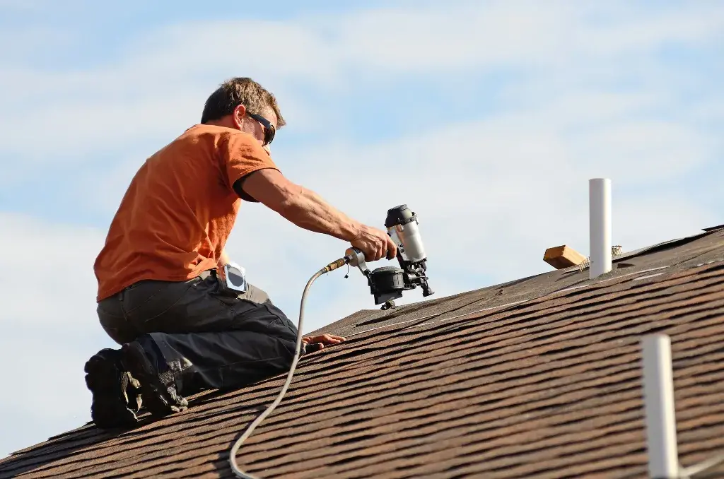 Qualifications of roof contractor