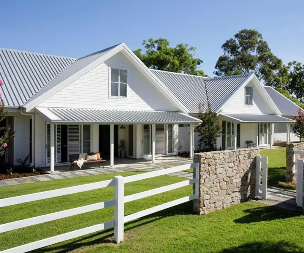 Contemporary White Ranch-Style Homes