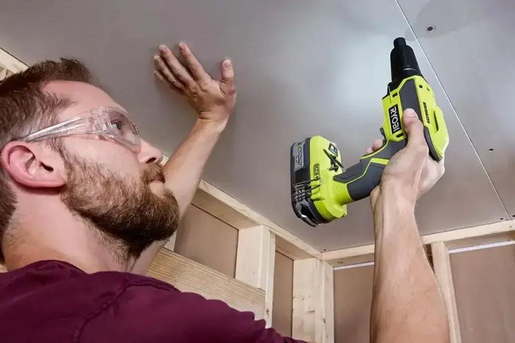 A man holding a Screw Gun