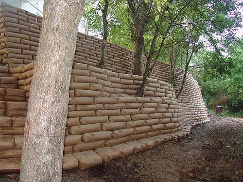 Cheap Retaining Wall Ideas With Earth Bag
