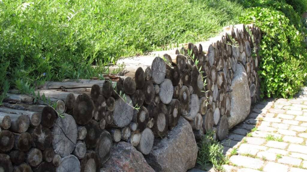  The Wood & Stone Combo retaining wall ideas