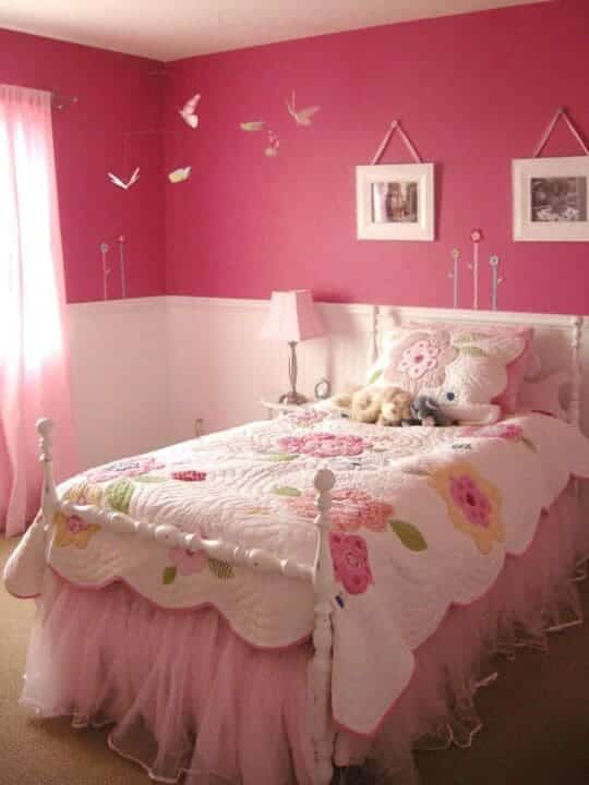 Sensual Red and Pink Two Colour Combinations for Bedroom Walls 