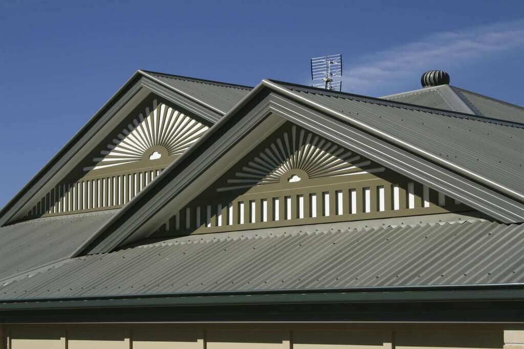 A building with a metal roof and a sky background
