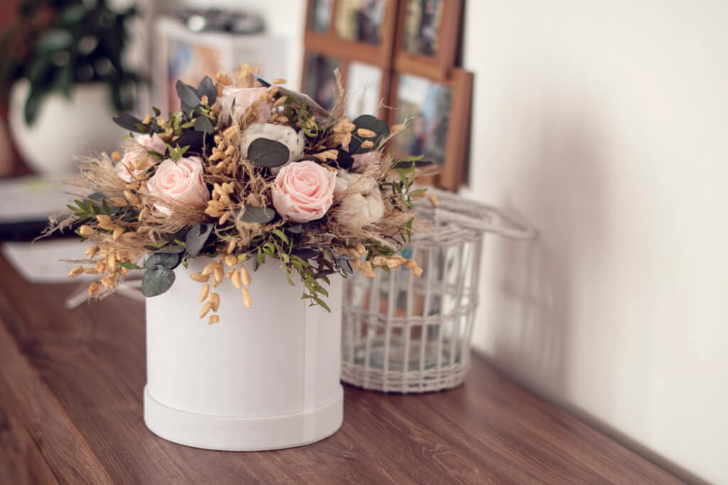 Preserved Flowers to Decorate Hotel or Restaurant