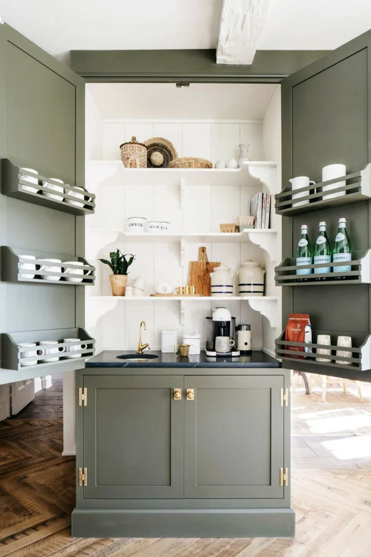 How to Choose a Kitchen Pantry